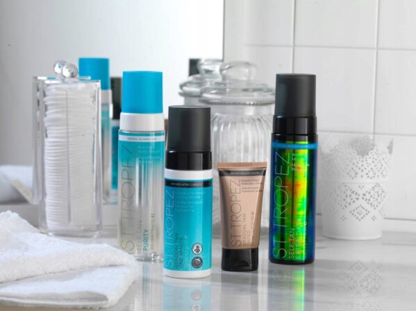 St.Tropez Self Tan Extra Dark Bronzing Mousse + Rękawica - obrazek 3